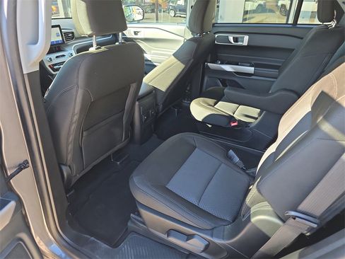 Used 2024 Ford Explorer XLT image 30