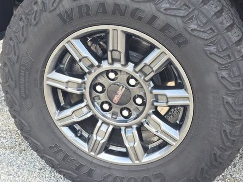 Used 2025 GMC Sierra 1500 AT4X AWD/4WD image 11