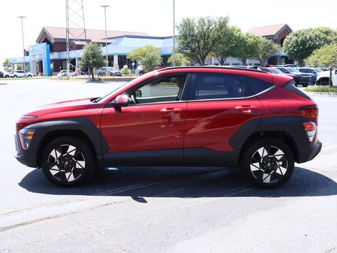 Used 2025 Hyundai Kona SEL AWD/4WD image 30