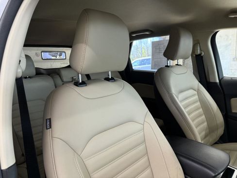 Used 2024 Ford Edge SEL w/ Convenience Package image 12