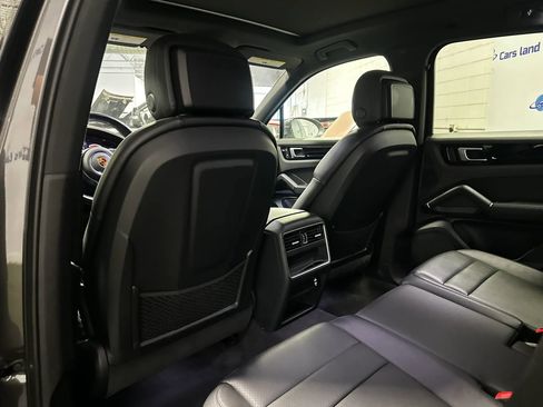 Used 2022 Porsche Cayenne image 10