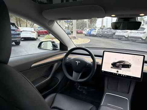 Used 2023 Tesla Model 3 Standard Range image 15