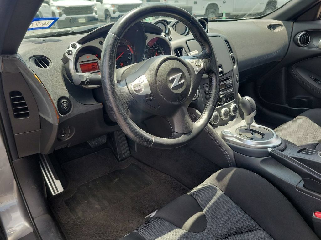 Used 2011 Nissan 370Z Coupe w/ Sport Pkg RWD image 10