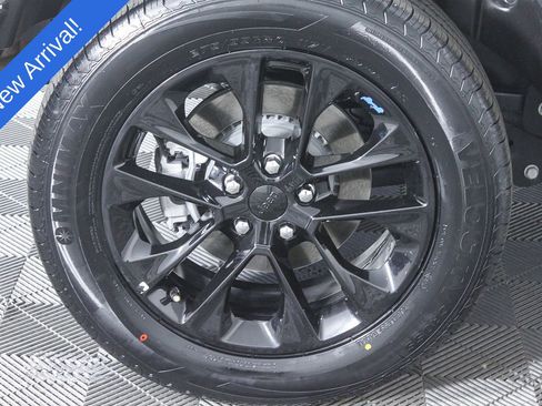 Used 2023 Jeep Wrangler Unlimited Sahara w/ Cold Weather Group image 9