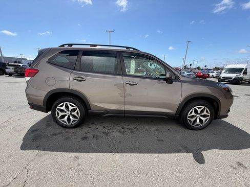 Used 2023 Subaru Forester Premium AWD/4WD image 7