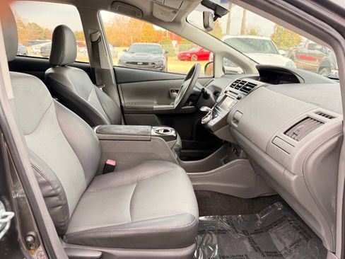 Used 2012 Toyota Prius V Five image 21