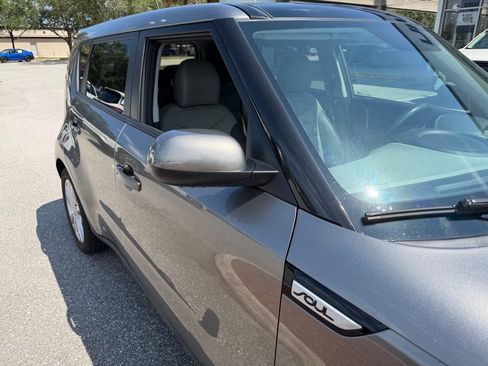 Used 2016 Kia Soul + w/ Primo Package FWD image 14