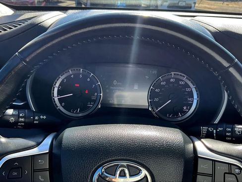 Used 2024 Toyota Highlander XLE image 18