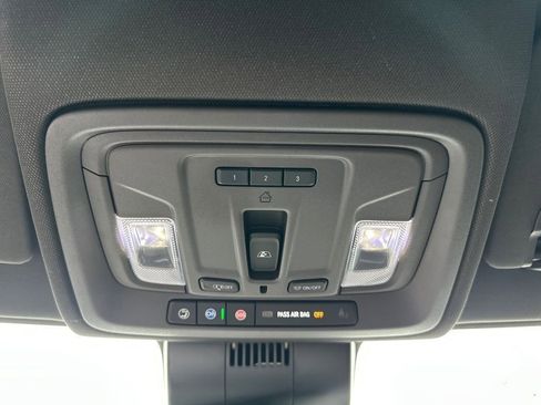 Used 2022 GMC Sierra 1500 SLT w/ SLT Premium Plus Package image 33