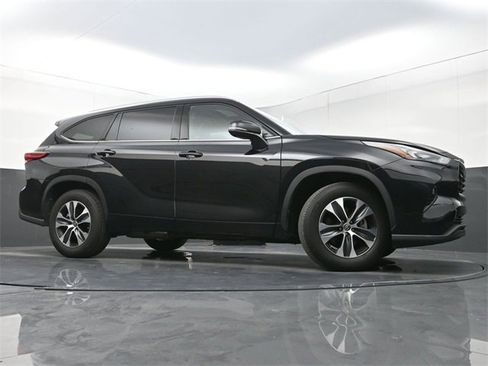 Used 2020 Toyota Highlander XLE image 33