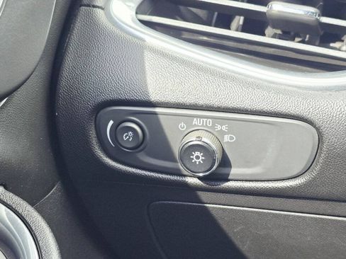 Used 2017 Chevrolet Malibu LT FWD image 29