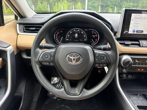Used 2025 Toyota RAV4 LE FWD image 19
