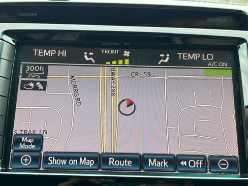 Used 2013 Toyota Land Cruiser image 21