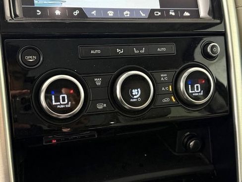 Used 2018 Land Rover Discovery HSE AWD/4WD image 37