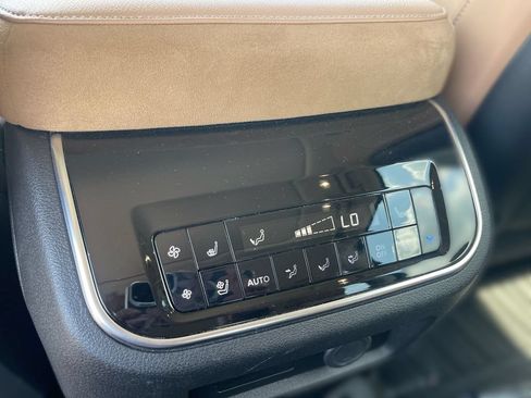Used 2025 INFINITI QX80 Sensory AWD/4WD image 41