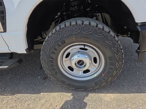 New 2026 Ford F250 XL w/ XL Off-Road Package image 7