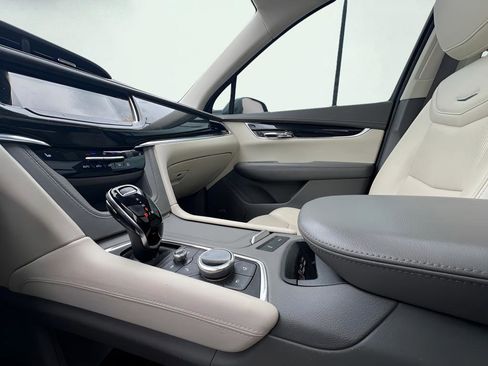 Used 2021 Cadillac XT6 Premium Luxury FWD image 41