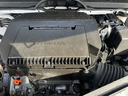 Used 2024 Honda Pilot LX image 10