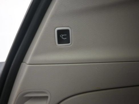 Used 2024 Chrysler Pacifica Touring-L FWD image 14
