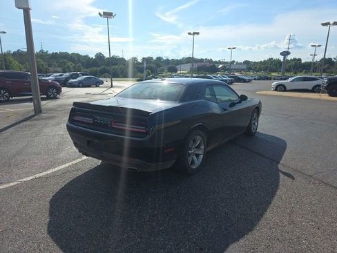 Used 2019 Dodge Challenger SXT RWD image 3