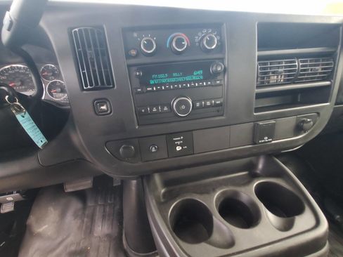 Used 2025 GMC Savana 2500 w/ Driver Convenience Package image 13