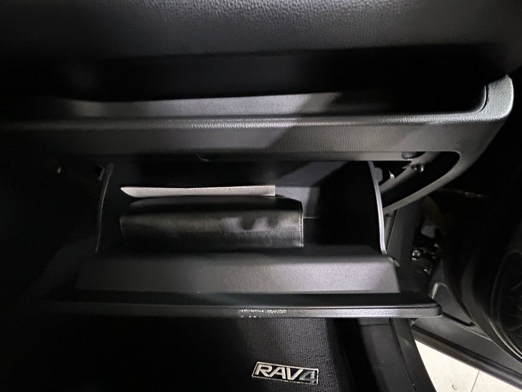 Used 2021 Toyota RAV4 LE FWD image 28
