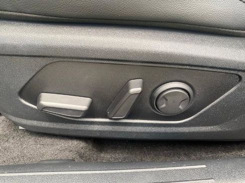Used 2022 Hyundai Elantra Limited FWD image 15
