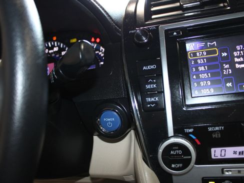 Used 2013 Toyota Camry LE FWD image 16
