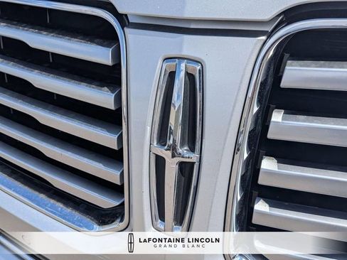 Used 2017 Lincoln Navigator Select AWD/4WD image 9