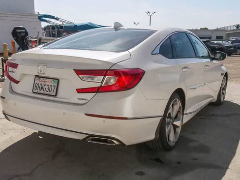Used 2018 Honda Accord Touring image 9