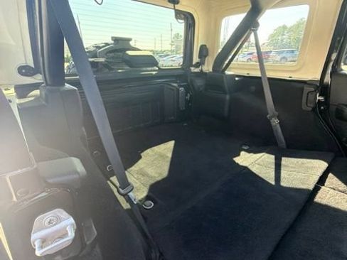 Used 2018 Jeep Wrangler Unlimited Sahara w/ Cold Weather Group AWD/4WD image 18