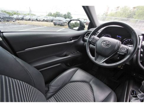 Used 2024 Toyota Camry SE FWD image 9