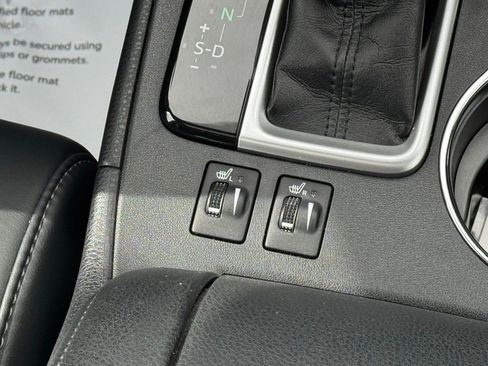 Used 2018 Toyota Highlander SE image 41