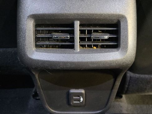 Used 2023 Chevrolet Equinox RS image 23