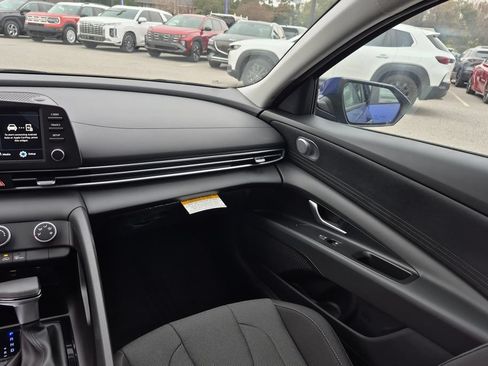 New 2026 Hyundai Elantra SE FWD image 18
