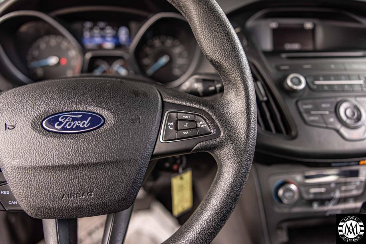 Used 2017 Ford Focus SE FWD image 24