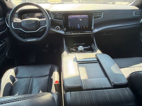 Used 2024 Jeep Wagoneer L Series II w/ Flexible Seating Group AWD/4WD image 23