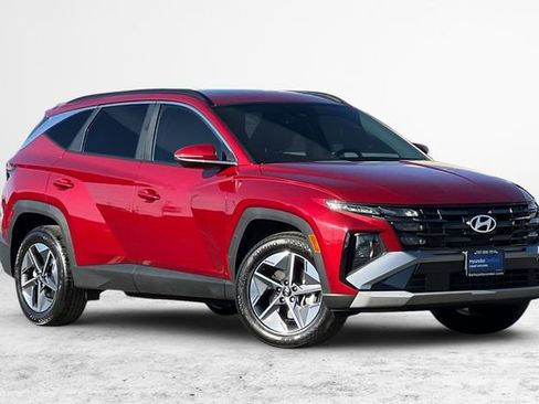 Certified 2025 Hyundai Tucson SEL AWD/4WD image 2