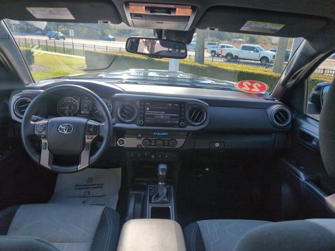 Certified 2022 Toyota Tacoma TRD Sport image 28