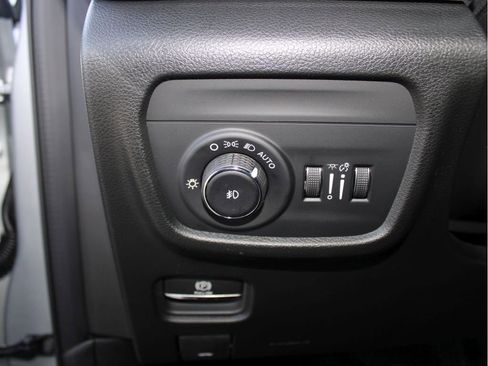 New 2025 Jeep Grand Cherokee Summit image 13