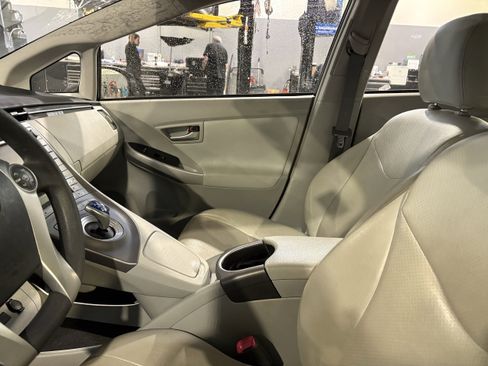 Used 2013 Toyota Prius Two image 7