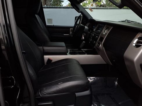 Used 2017 Ford Expedition XLT RWD image 23