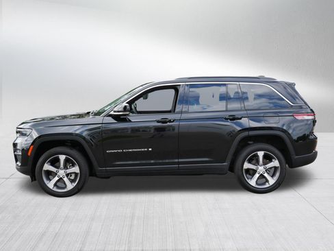 Used 2025 Jeep Grand Cherokee Limited w/ Trailer Tow Package AWD/4WD image 4