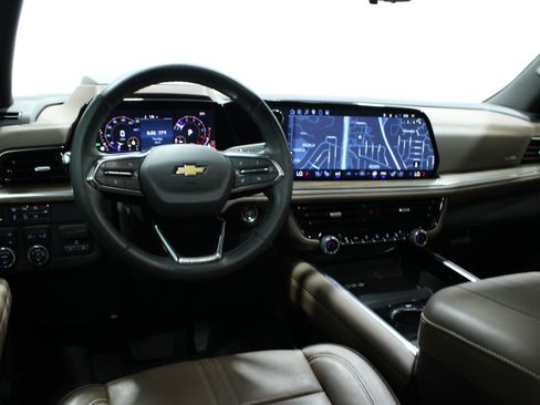 Used 2025 Chevrolet Tahoe High Country w/ LPO, Illumination Package AWD/4WD image 2