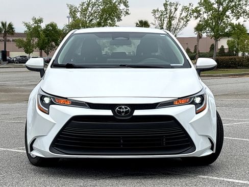 Used 2024 Toyota Corolla LE FWD image 2