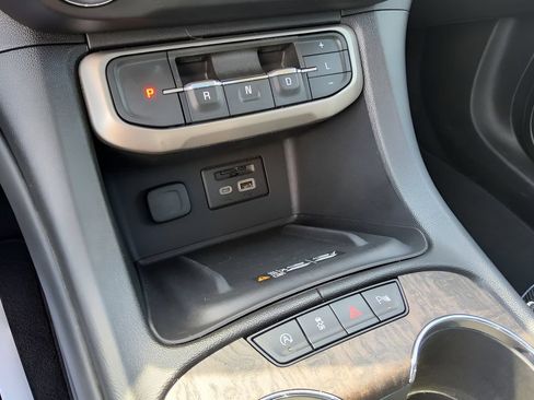 Used 2023 GMC Acadia Denali w/ Denali Ultimate Package AWD/4WD image 18