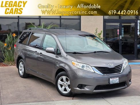 Used 2012 Toyota Sienna LE w/ Preferred Pkg FWD image 1