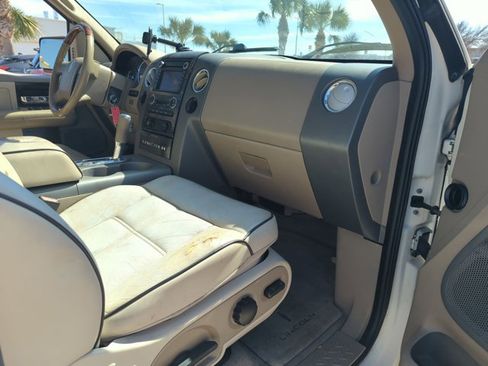 Used 2008 Lincoln Mark LT 4x4 image 16