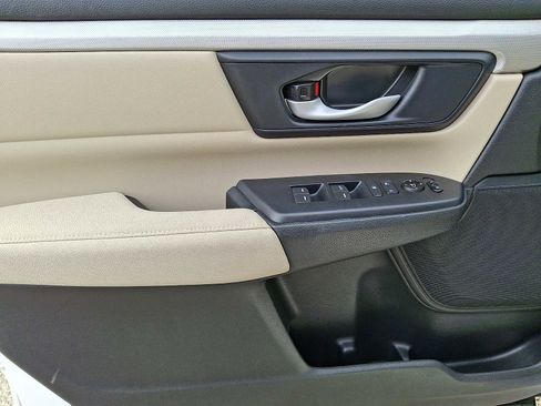 Used 2020 Honda CR-V LX image 9