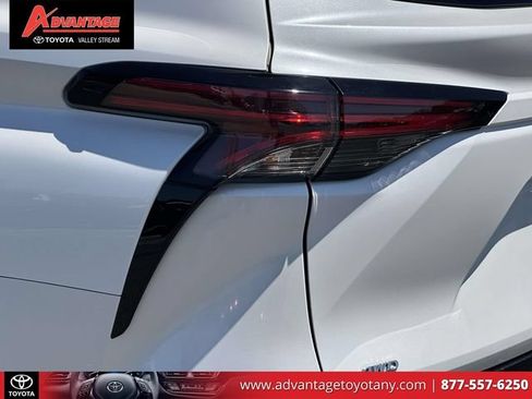 Certified 2023 Toyota Sienna Limited AWD/4WD image 13